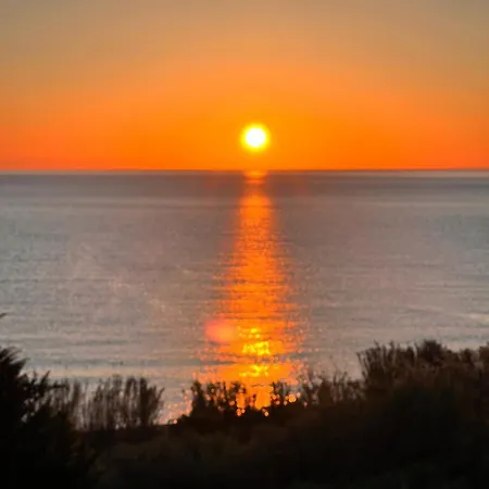 House With A Terrace Overlooking The Sea Апартаменты