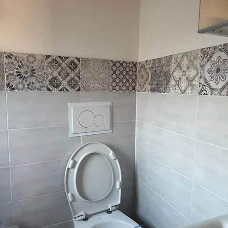 House With A Terrace Overlooking The Sea *