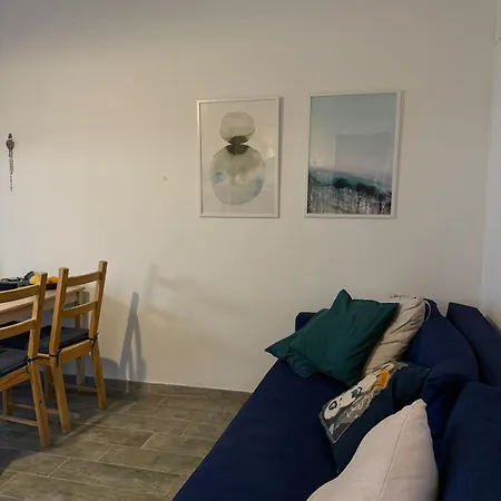 House With A Terrace Overlooking The Sea *