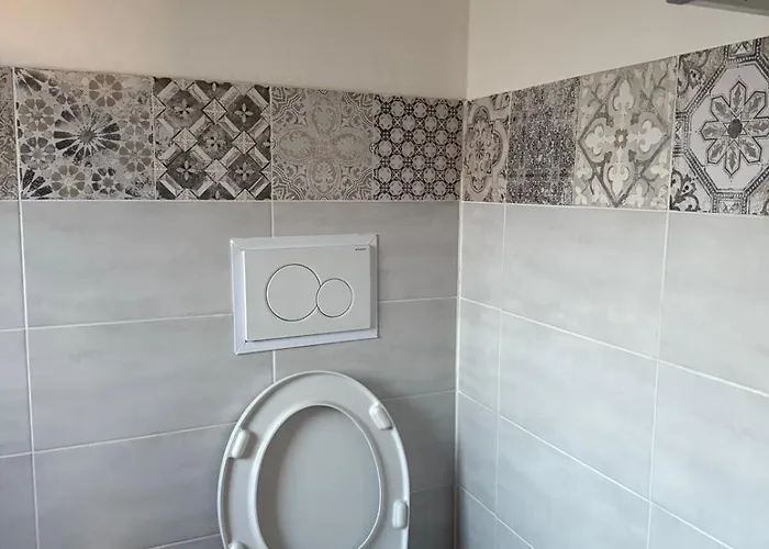 House With A Terrace Overlooking The Sea *