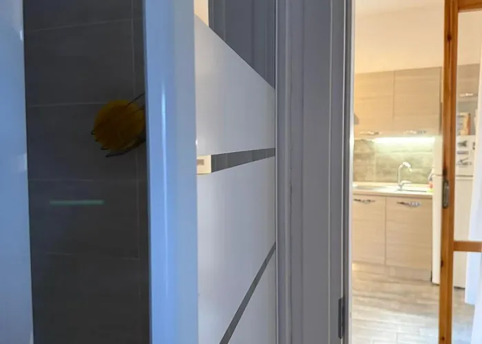 House With A Terrace Overlooking The Sea *