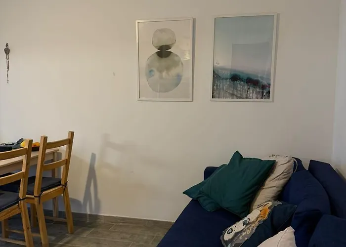 House With A Terrace Overlooking The Sea *