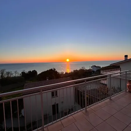 House With A Terrace Overlooking The Sea *