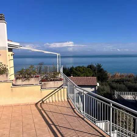 House With A Terrace Overlooking The Sea Lejlighed *