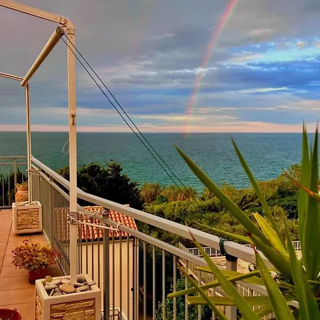 House With A Terrace Overlooking The Sea *